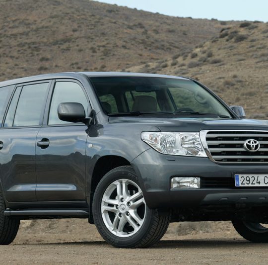 Hire land cruiser V8: all you need to know 